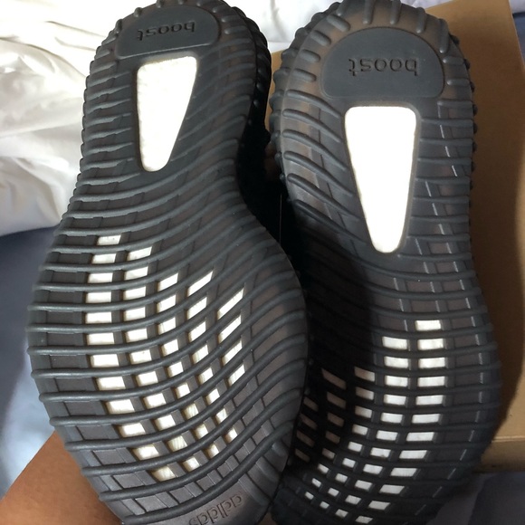 Yeezy Boost 350 V2 - Picture 4 of 4